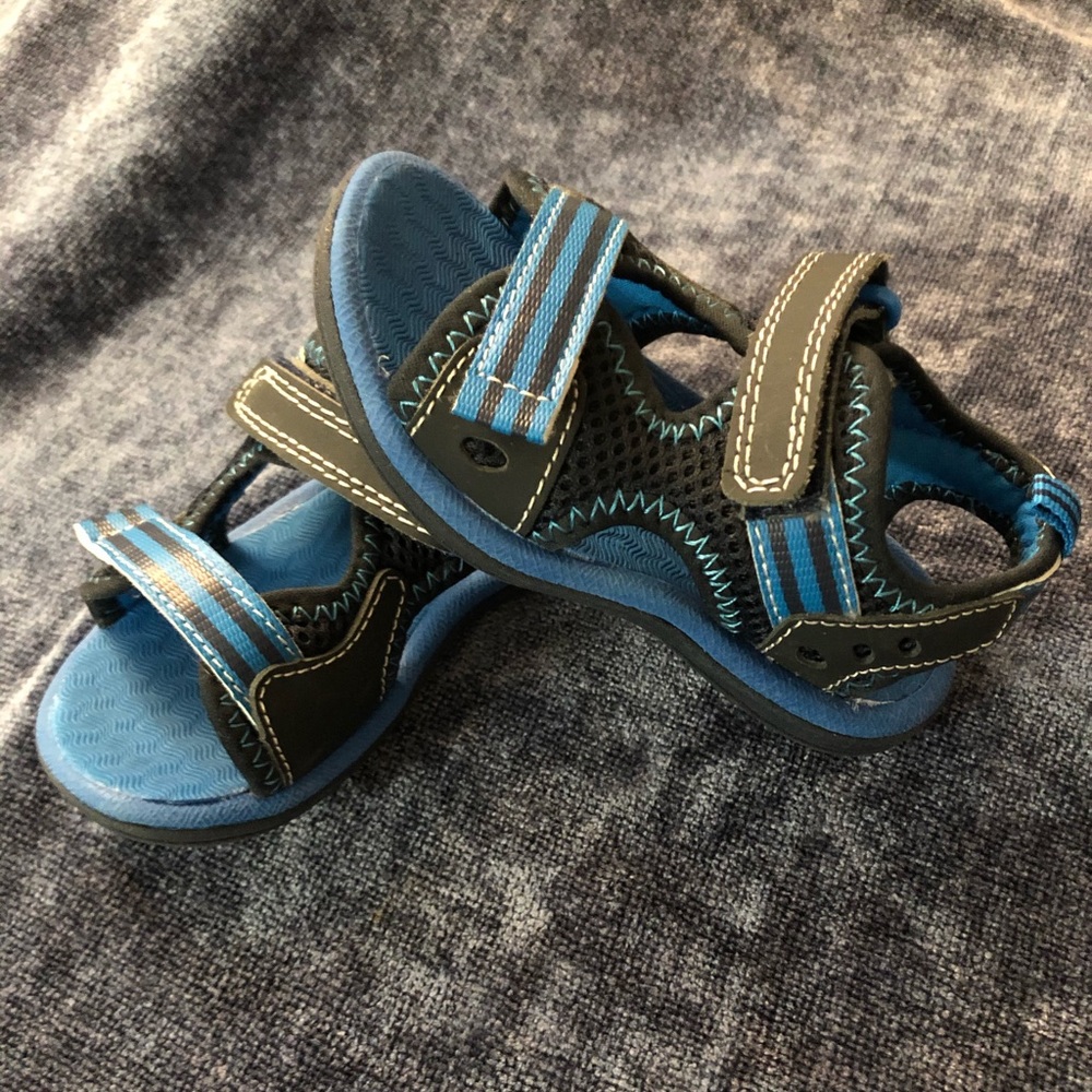 💥 Boys sandals size 7